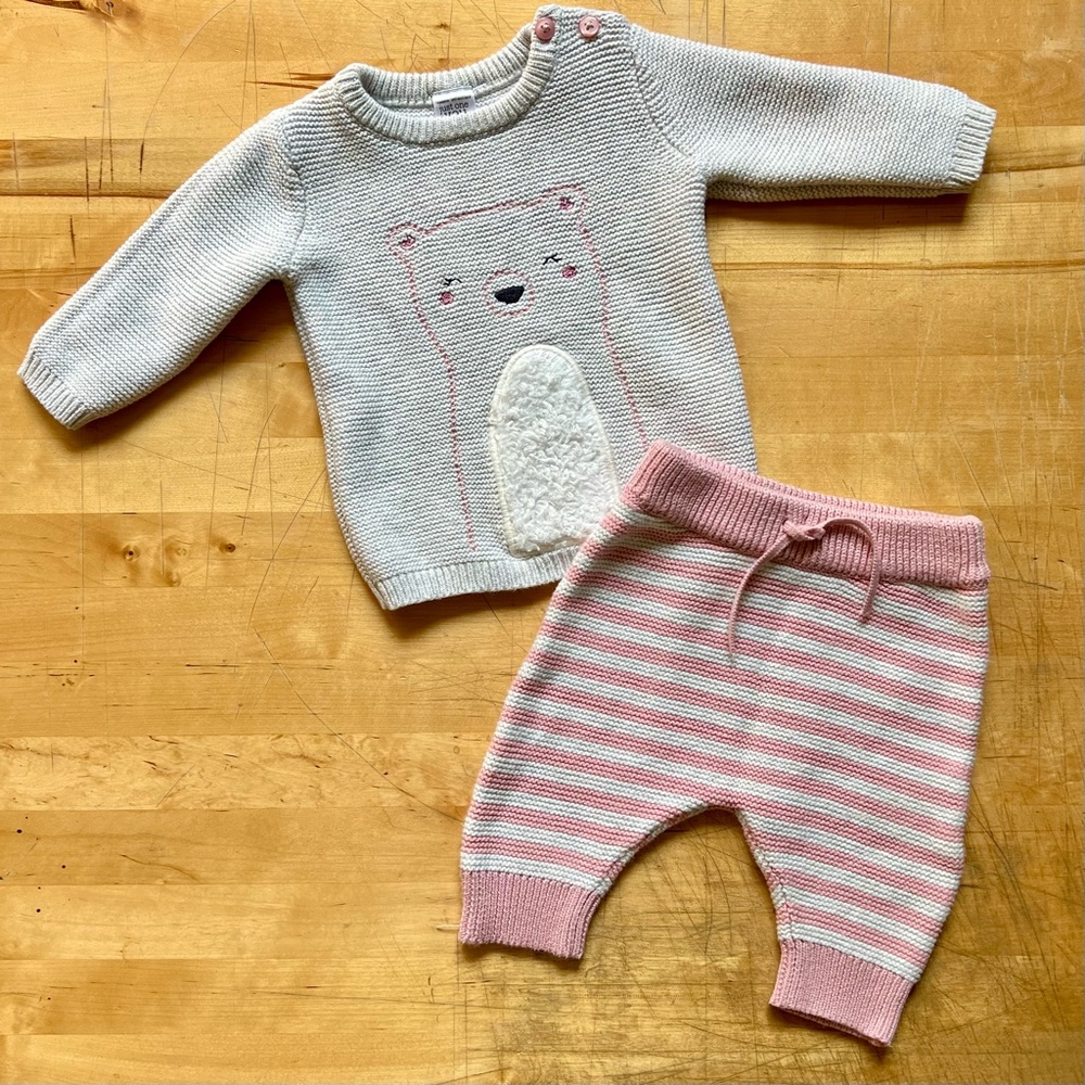 Carter’s Knitted Bear Outfit pink and gray - size 3 months